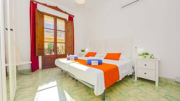 4 slaapkamers, een strijkplank/strijkijzer, gratis wifi, beddengoed