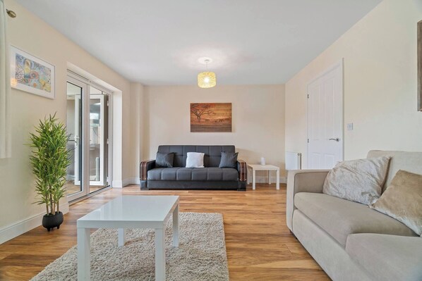 House, 3 Bedrooms, Patio | Living room