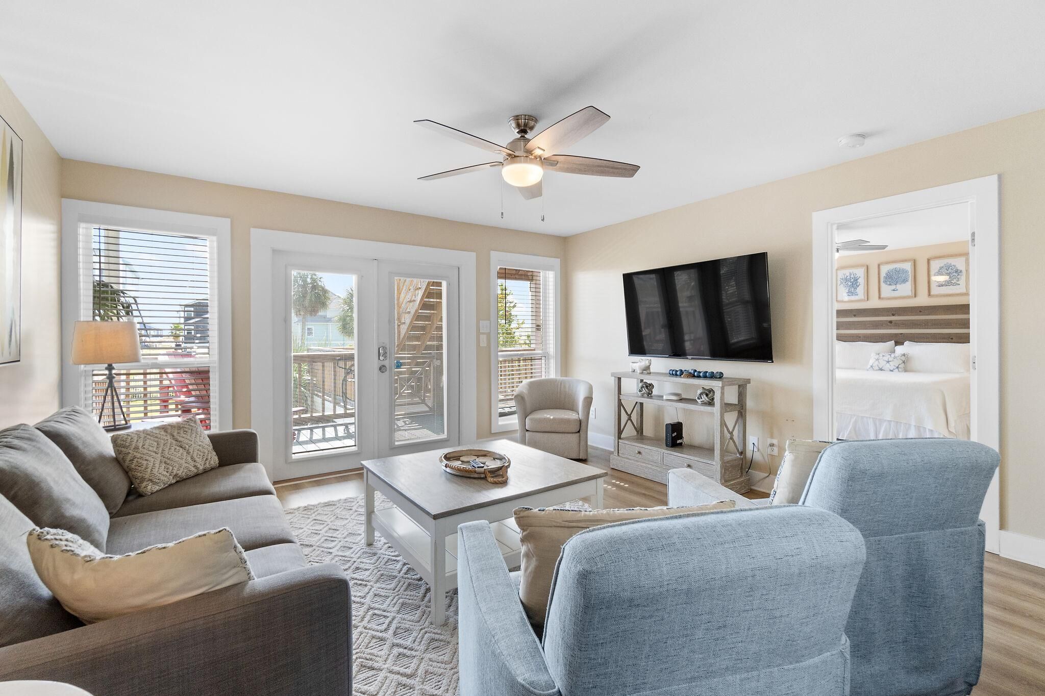 House, Multiple Beds (When Pigs Fly Down Beach House) | Living area