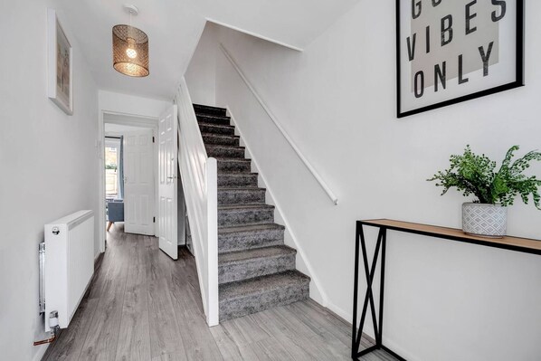 House, 4 Bedrooms, Terrace, City View | Interior - Charming 4 Bedroom Town House in Romford With City Views (Romford)