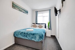 House, 4 Bedrooms, Terrace, City View | 4 bedrooms - Charming 4 Bedroom Town House in Romford With City Views (Romford)