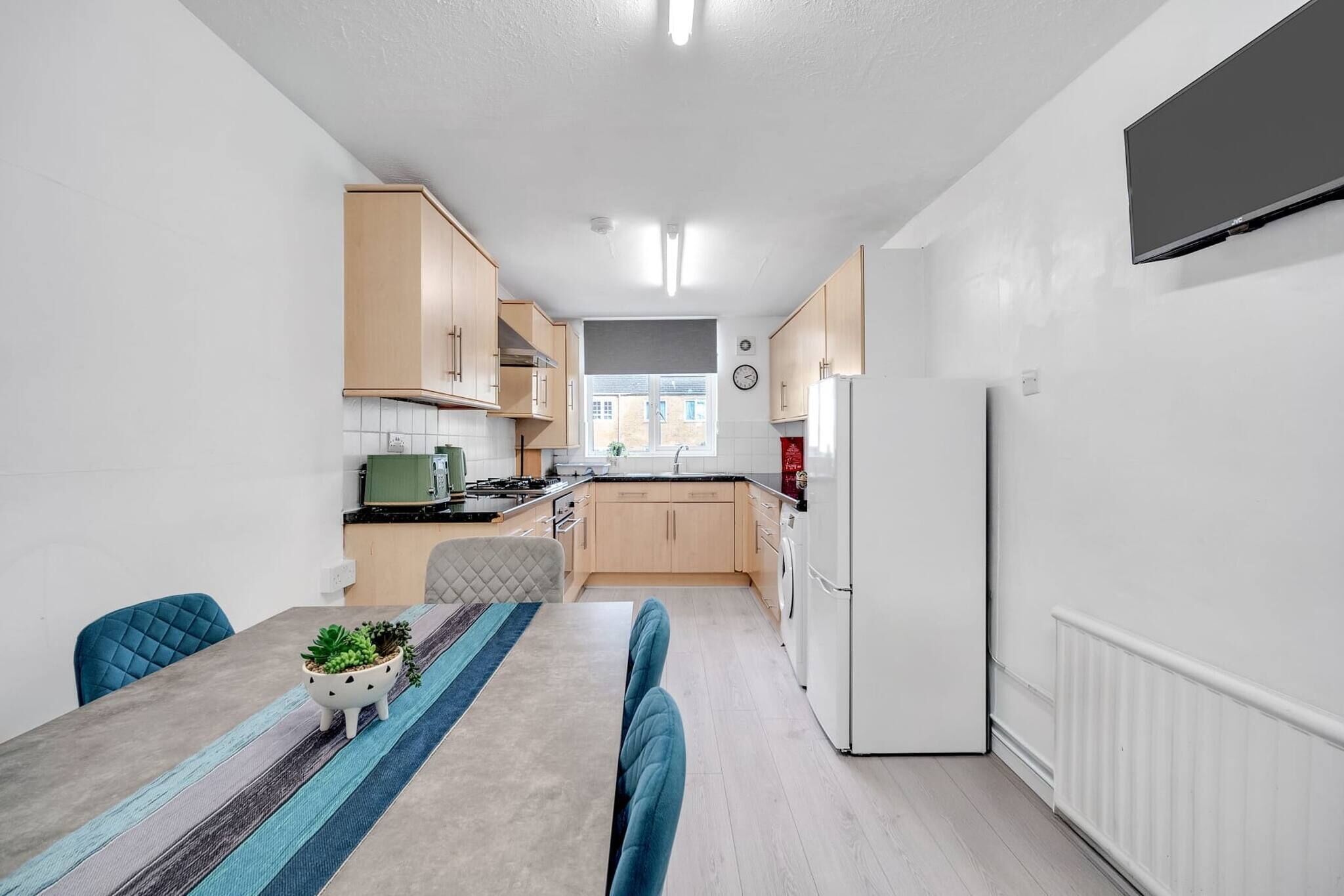 House, 4 Bedrooms, Terrace, City View | Private kitchen