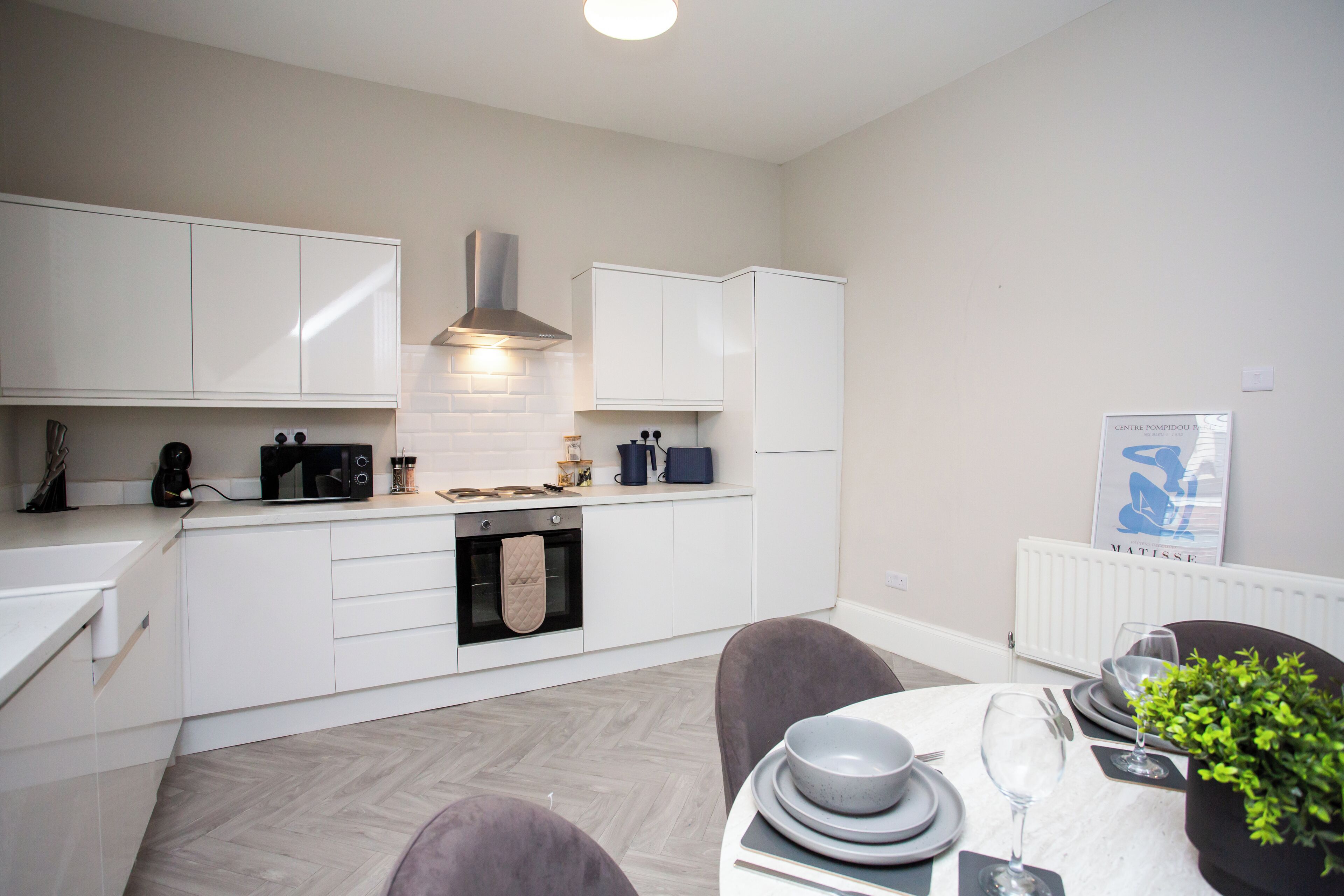 Kühlschrank, Mikrowelle, Ofen, Herdplatte