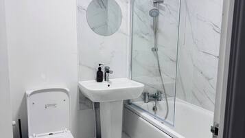 Apartment, 1 Bedroom | Bathroom