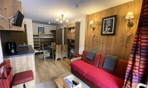 Living area - Apartment in Village With Ski Slope Views (Risoul)