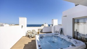 Terrace/patio - Apartment in Burgau With Rooftop Jacuzzi (Vila do Bispo)