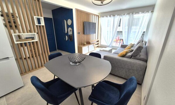 Living area - Apartment in Aix-les-bains Near the Lake (Aix-les-Bains)