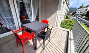 Outdoor dining - Apartment in Aix-les-bains Near the Lake (Aix-les-Bains)