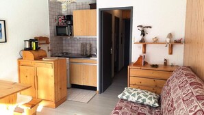 Unclassified image, 2 of 3, button - P308 - Studio / Sleeping Alcove - Sleeps 4 - Resort Center (Puy-Saint-Vincent)