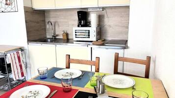 Microwave, coffee/tea maker, cookware/dishes/utensils