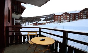 Outdoor dining - Apartment in Vars With Pool and Sauna (Puy-Saint-Vincent)