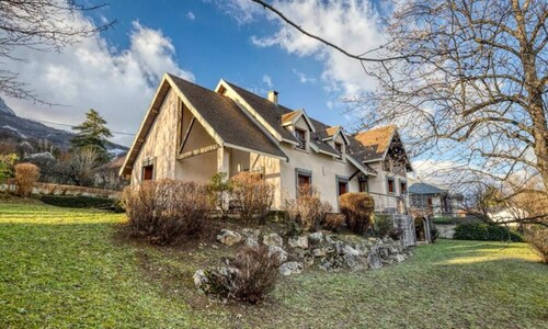 House in Seyssins With Large Garden