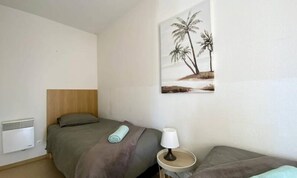 Iron/ironing board - Apartments for 6 People (Avene)