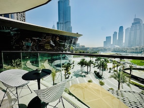 Balcony - Venduras Elite 2BR Burj Khalifa View (Dubai)