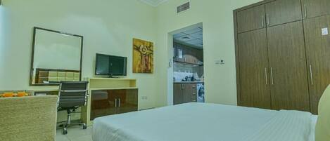 Bureau, espace de travail pour ordinateur portable, rideaux occultants