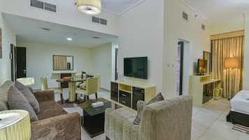 Schreibtisch, laptopgeeigneter Arbeitsplatz, Verdunkelungsvorhänge