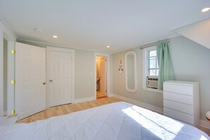 1 bedroom, internet, bed sheets - Lake-View Spofford Apartment w/ Shared Dock! (Spofford)