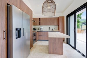 Private kitchen - Douceur de vivre tropezienne: renovated house near beach and village (Gassin)
