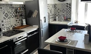 Fridge, microwave, oven, dishwasher - Apartment Near Lake Bourget and Spa (Aix-les-Bains)