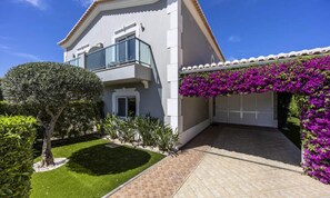 Exterior - Houses & Villas for 6 People (Lagos)