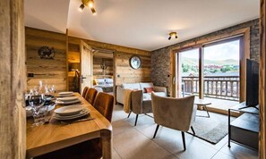 Living area - Apartment for 6 People in a new Residence on the Snow Front (Fontcouverte-la-Toussuire)