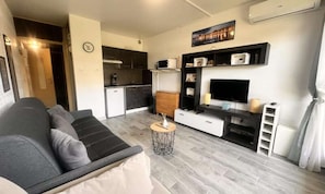 Living area - Apartments for 3 People (Le Grau-Du-Roi)