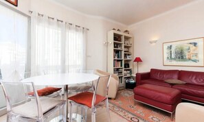 Living area - 3-room Apartment in the City Center, Near the Croisette & Palais (Cannes)