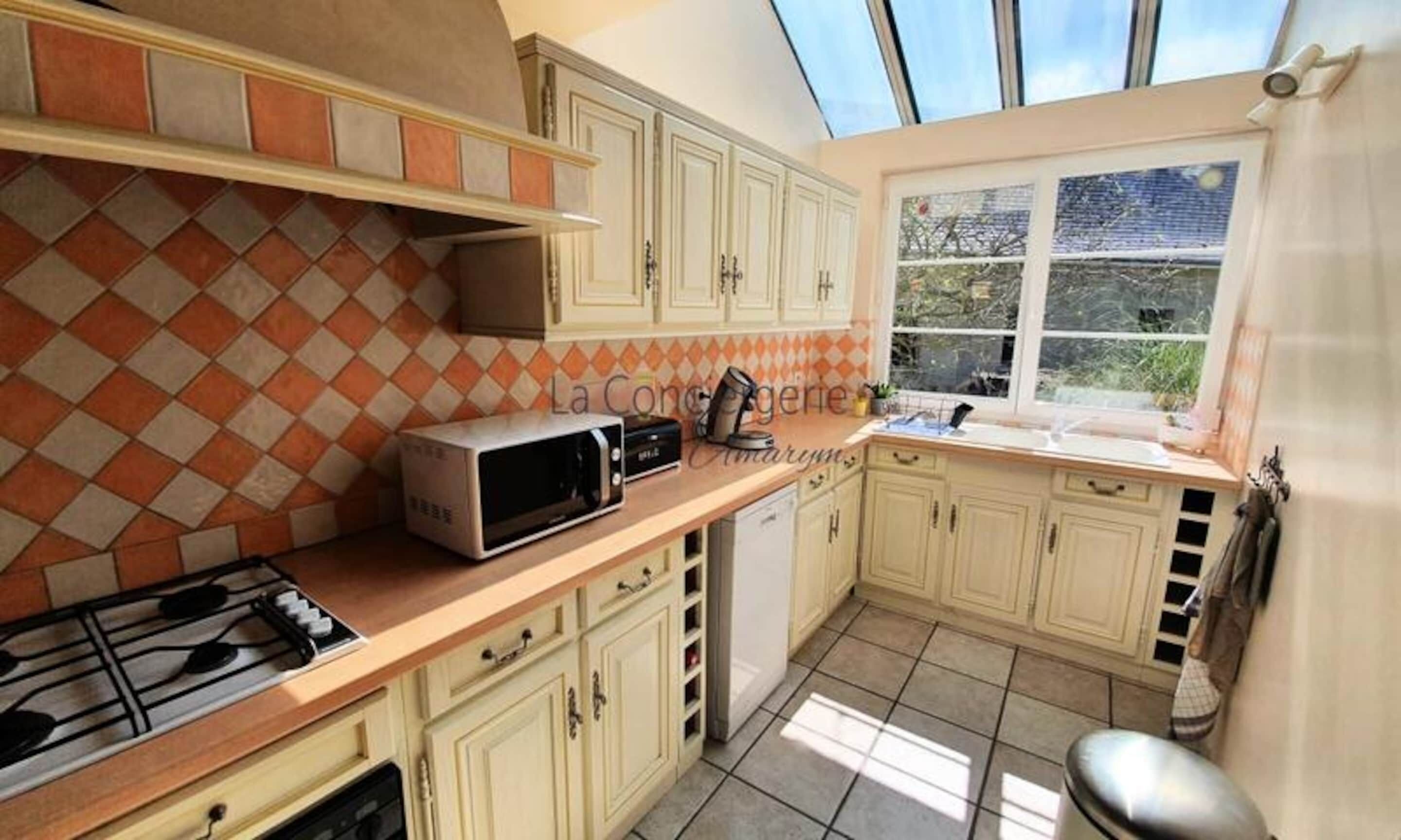 Tủ lạnh, lò nướng, máy rửa bát, dụng cụ pha cà phê/trà 