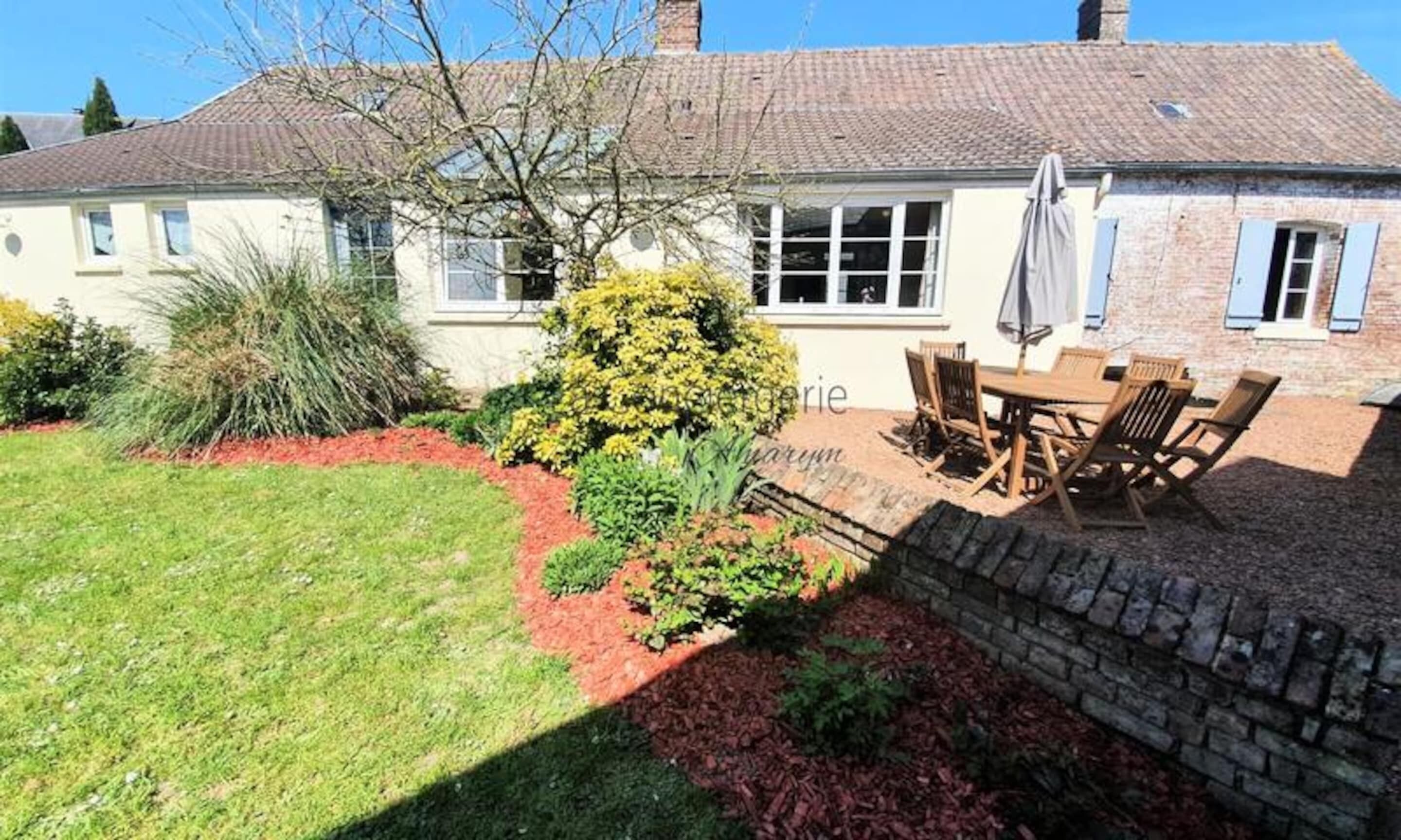 Khu ẩm thực ngoài trời