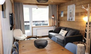 Living area - Apartment With South-facing Terrace in Tignes VC (Tignes)