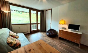 Living area - Apartment in Plagne Centre by Ski Slopes (La Plagne-Tarentaise)