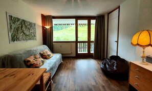 Living area - Apartment in Plagne Centre by Ski Slopes (La Plagne-Tarentaise)
