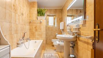 Doccia, asciugacapelli, asciugamani