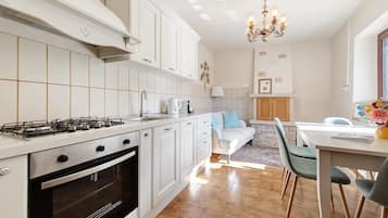 Køleskab, ovn, kogeplade, opvaskemaskine