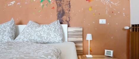 1 bedroom, desk, iron/ironing board, WiFi