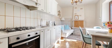 Réfrigérateur, four, plaque de cuisson, lave-vaisselle