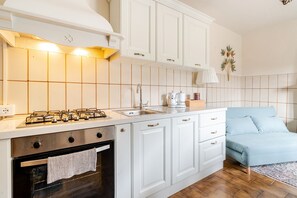 Kühlschrank, Ofen, Herdplatte, Geschirrspüler