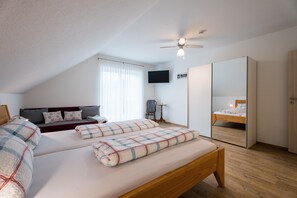 1 habitación, tabla de planchar con plancha, wifi y ropa de cama 