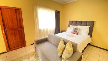 4 bedrooms, iron/ironing board, WiFi, bed sheets