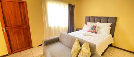 4 bedrooms, iron/ironing board, WiFi, bed sheets