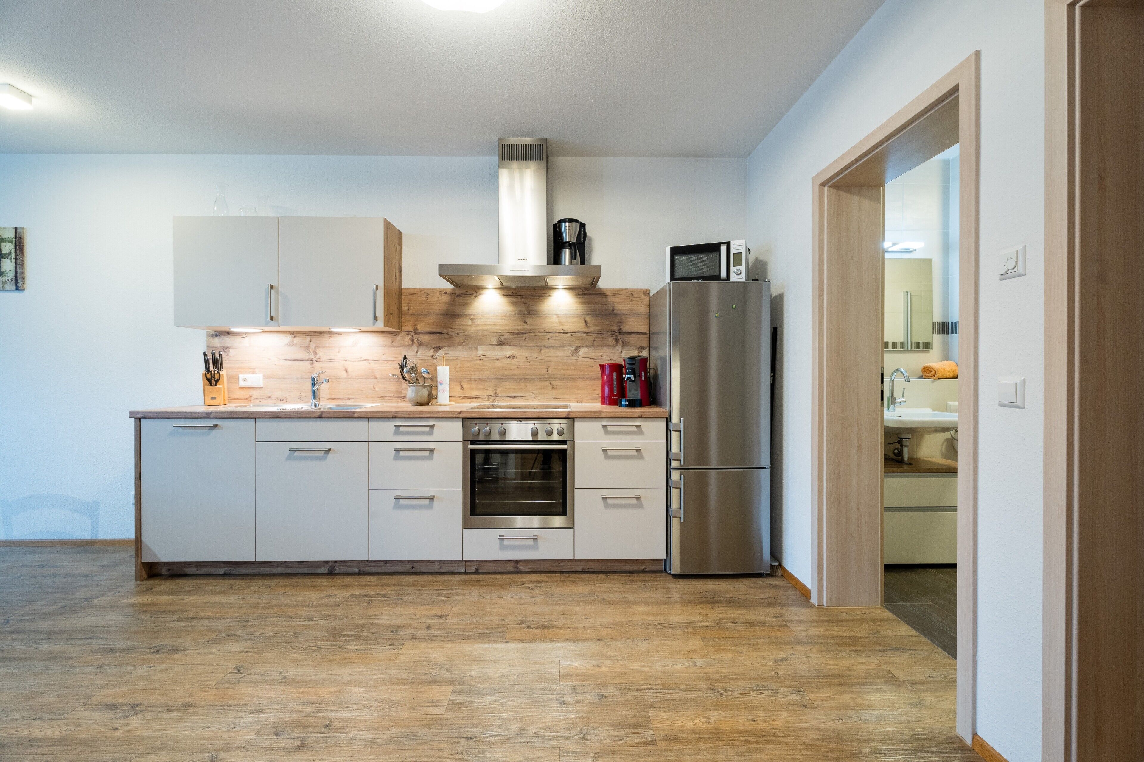 Frigorifero, microonde, forno, piano cottura