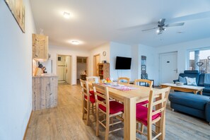 Dining - Apartment 'Lierbachblick, 80qm' with Balcony and Wi-Fi (Oppenau)