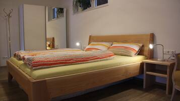 2 Schlafzimmer, BĂŒgeleisen/BĂŒgelbrett, WLAN, BettwĂ€sche