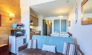 Living area - Apartment in Montchavin With Ski Access (La Plagne-Tarentaise)