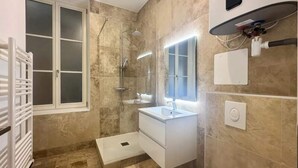 Hair dryer, towels - Apartment in Metz Near Sainte-segolene (Metz)