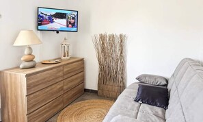 Living area - Charming Studio Near the Beach in Grau du Roi (Le Grau-Du-Roi)