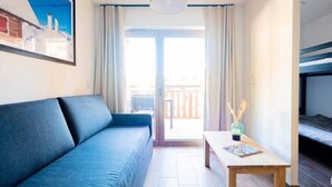 Living area - 3-room Apartment for 6 People (Vars)