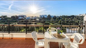 Outdoor dining - Apartments for 4 People (Portimão)