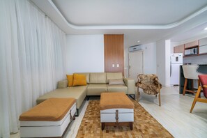 Apartemen Comfort, balkon | Ruang makan