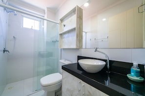 Basic Apartment | Bathroom